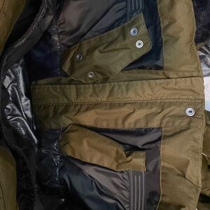 Woman’s Columbia sportswear SZ. L. 550 ski jacket